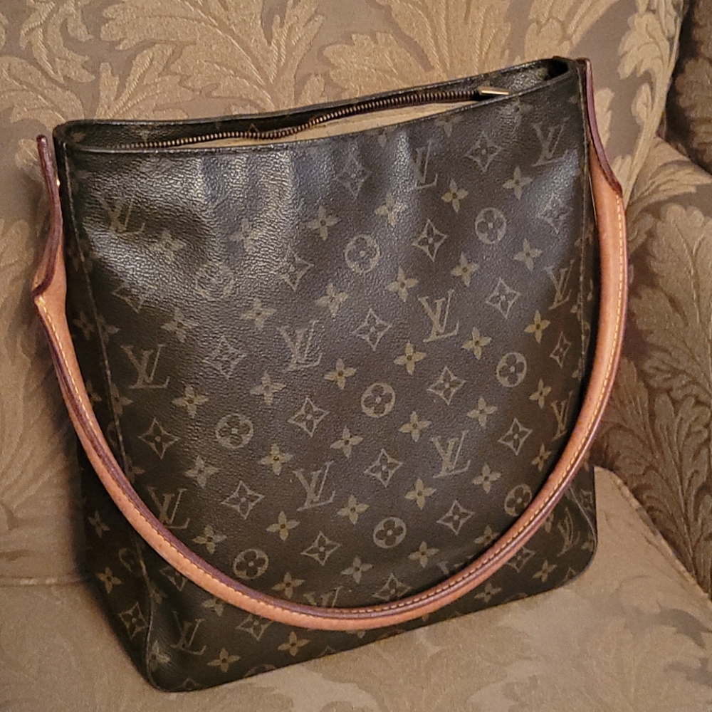 LOUIS VUITTON LOOPING GM